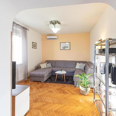 Lovely Apartment In Kastel Kambelovac With Wifi Kaštela Eksteriør billede
