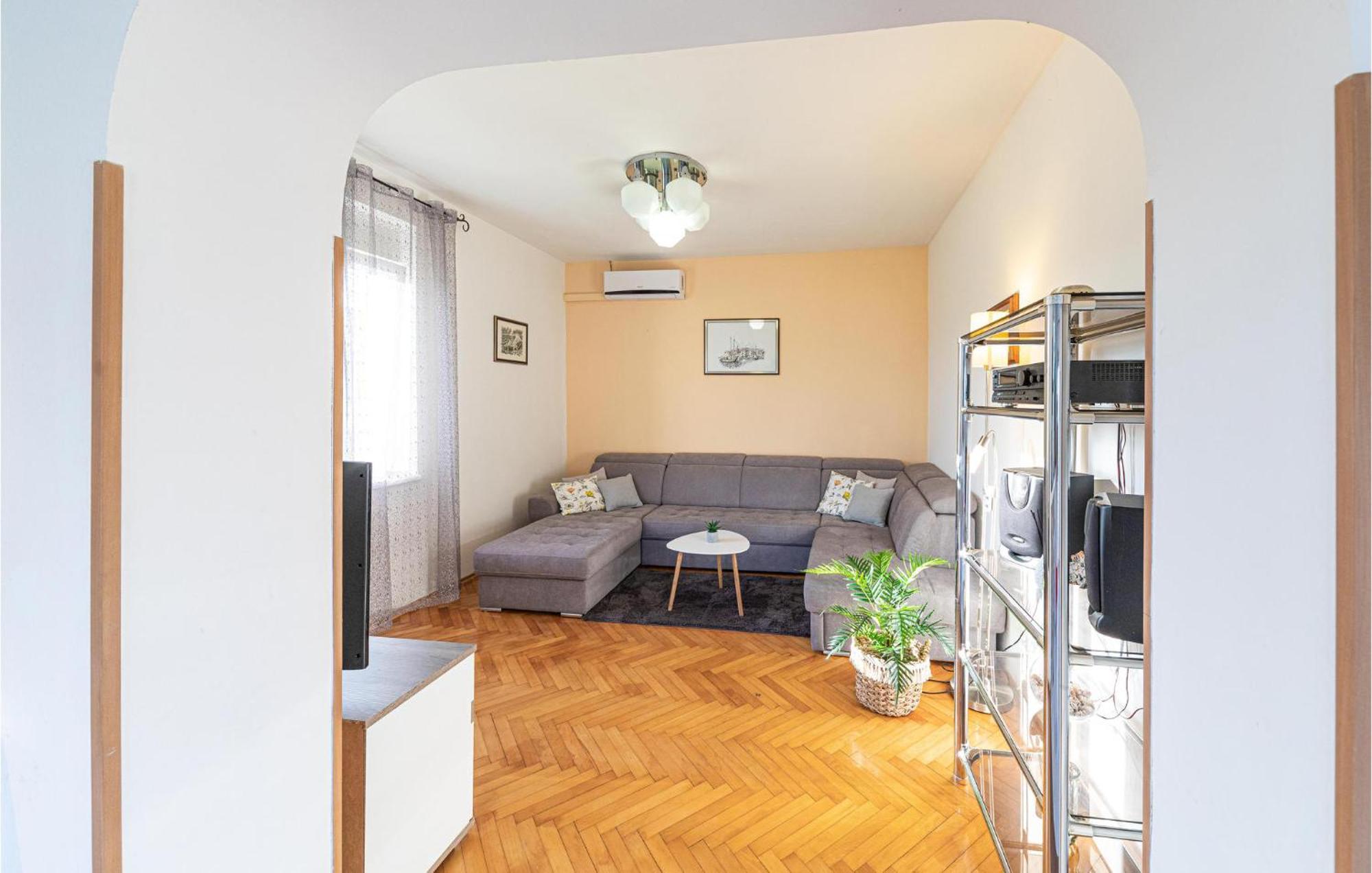 Lovely Apartment In Kastel Kambelovac With Wifi Kaštela Eksteriør billede