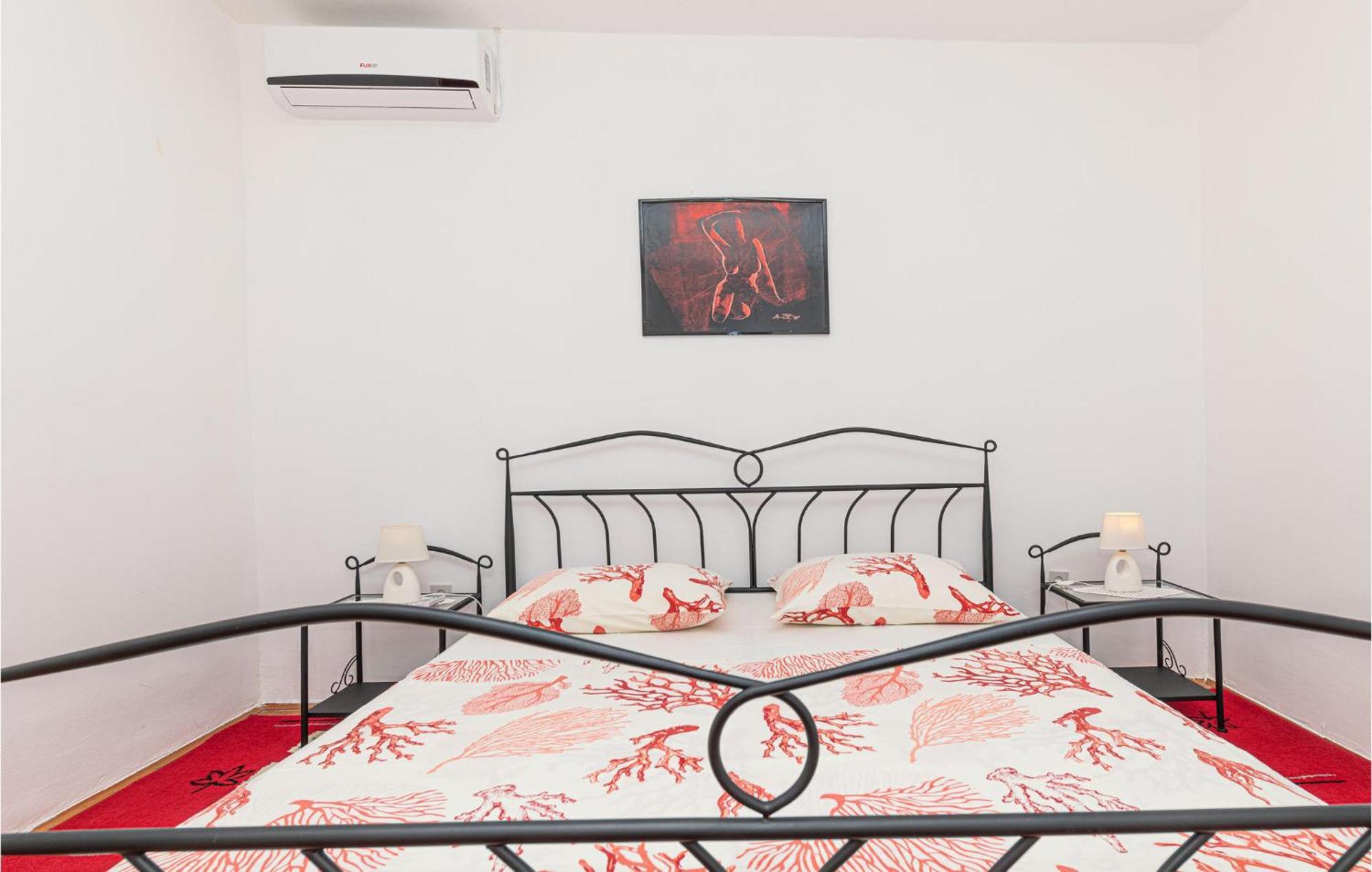 Lovely Apartment In Kastel Kambelovac With Wifi Kaštela Eksteriør billede