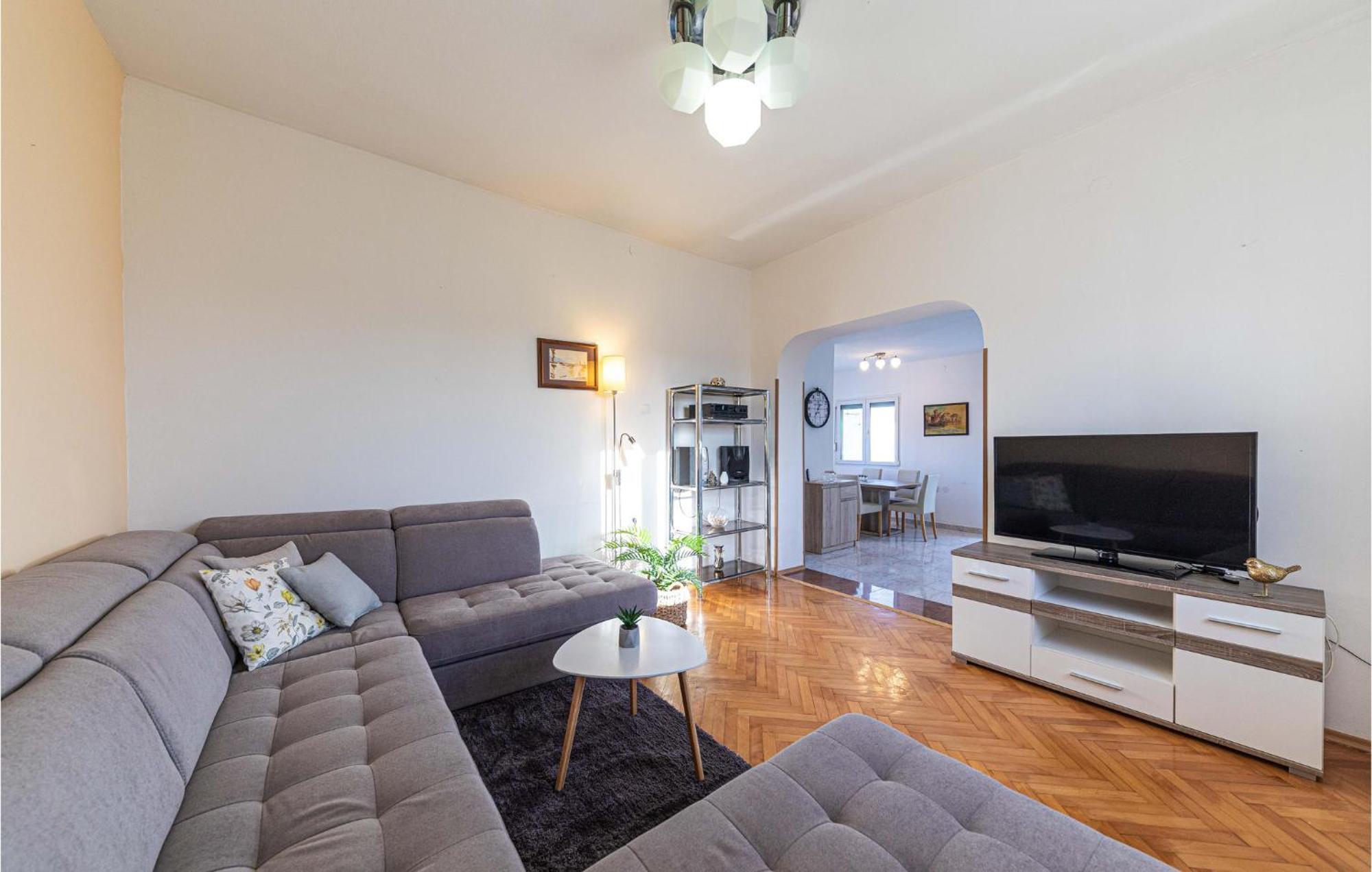 Lovely Apartment In Kastel Kambelovac With Wifi Kaštela Eksteriør billede