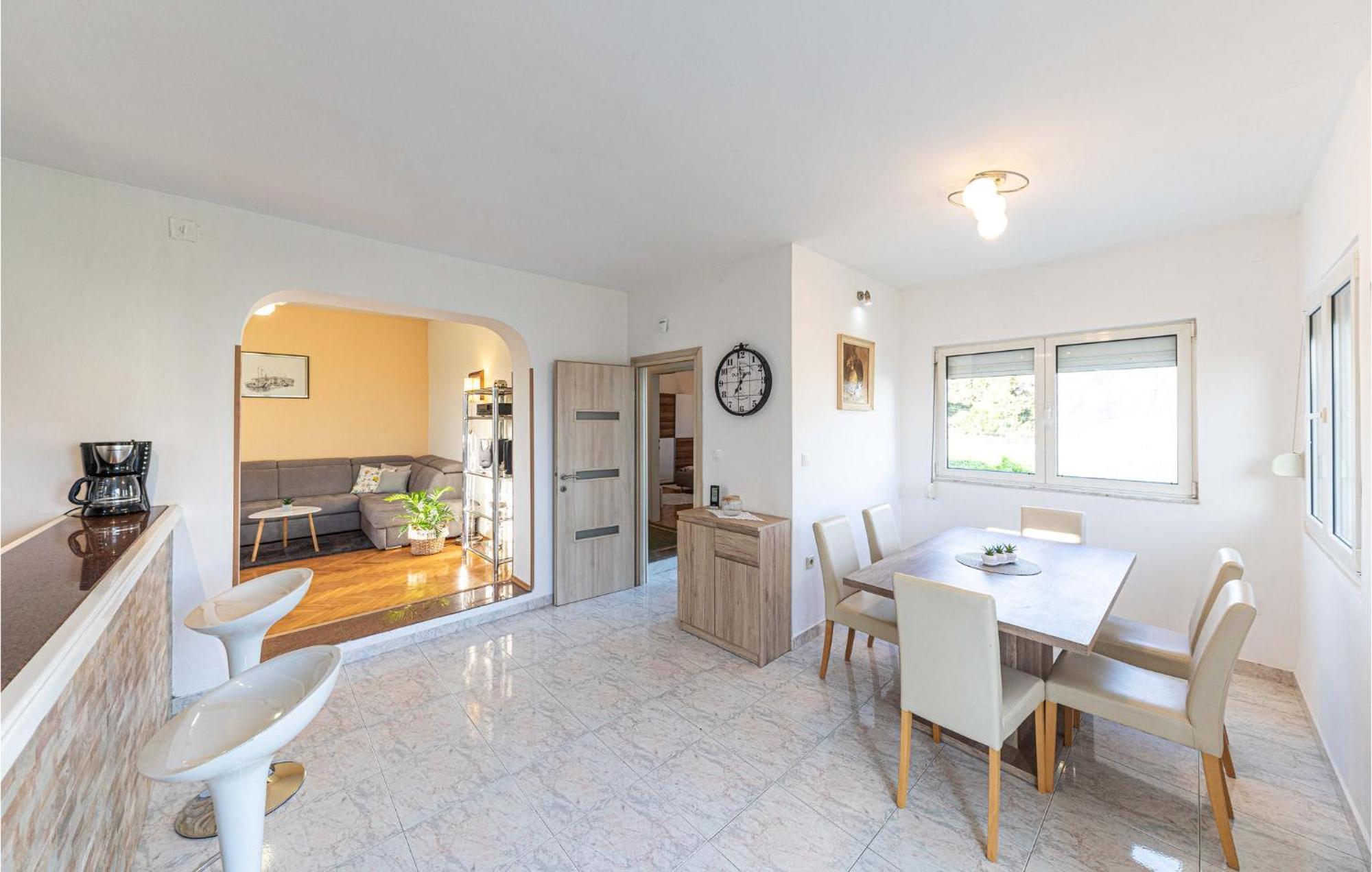 Lovely Apartment In Kastel Kambelovac With Wifi Kaštela Eksteriør billede