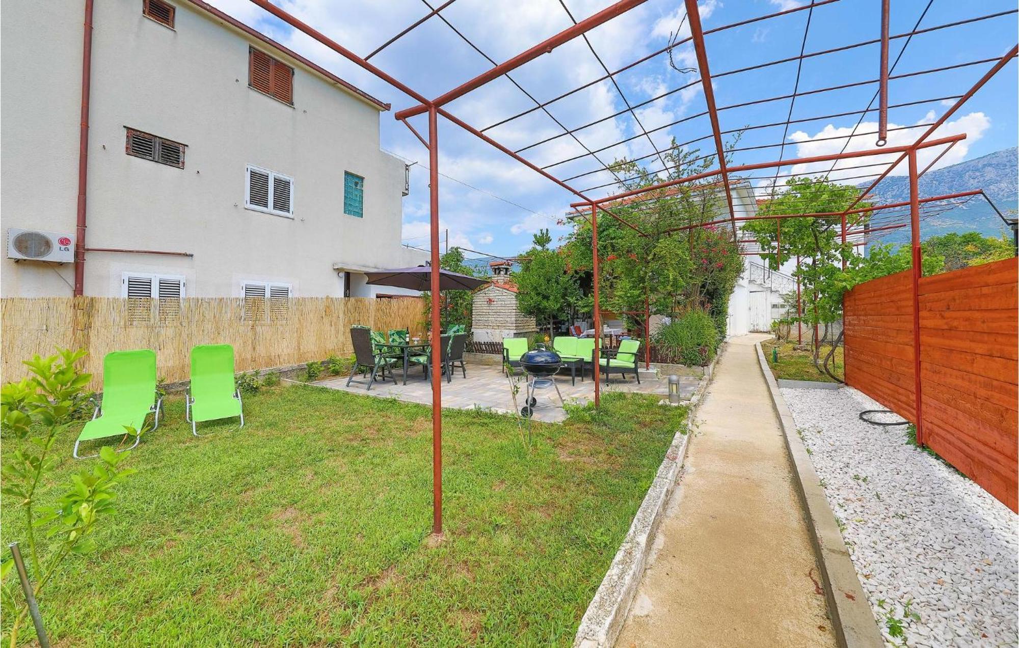 Lovely Apartment In Kastel Kambelovac With Wifi Kaštela Eksteriør billede